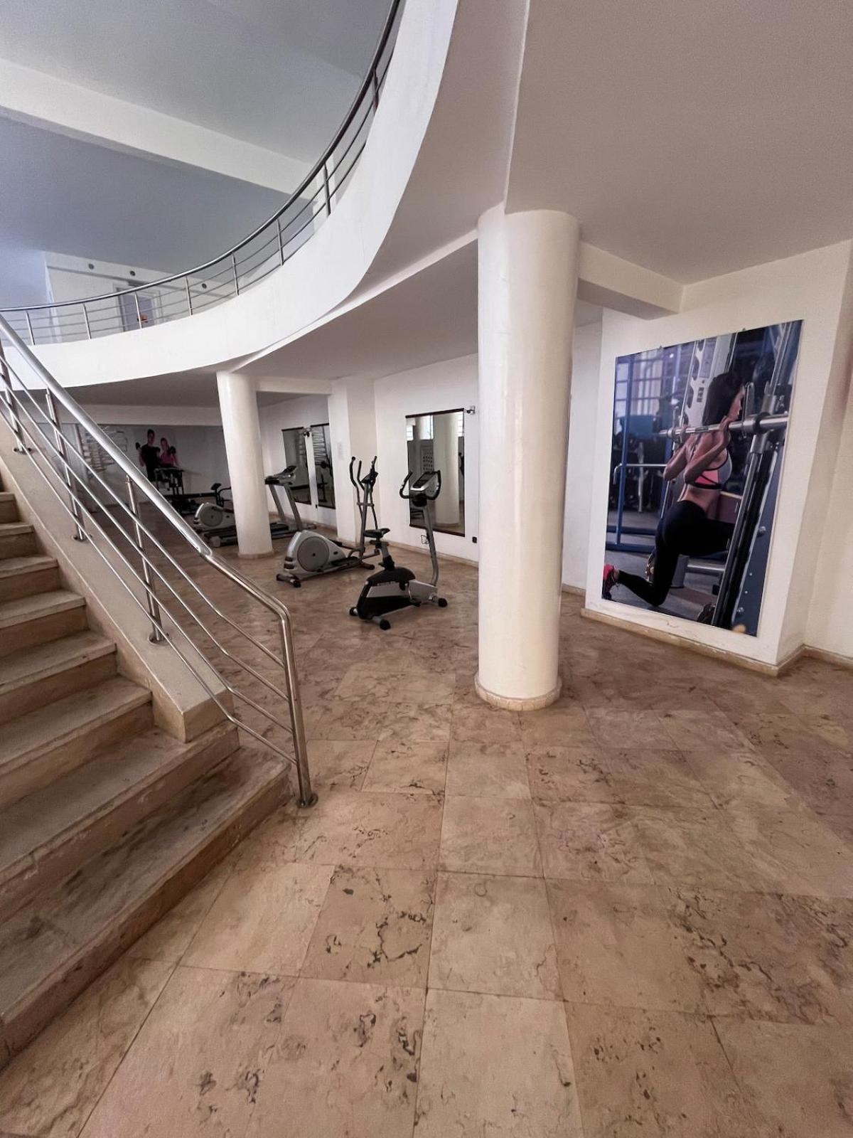 Moderne Avec Terrasse, Piscine Et Parking A Gueliz, Marrakech
